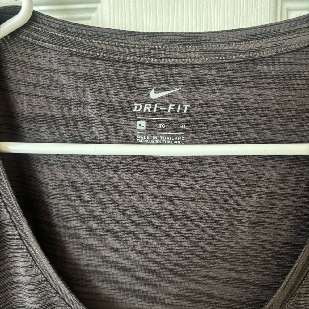 Nike‎ Women's Gray Dri-FIT Top - Picture 2 of 5
